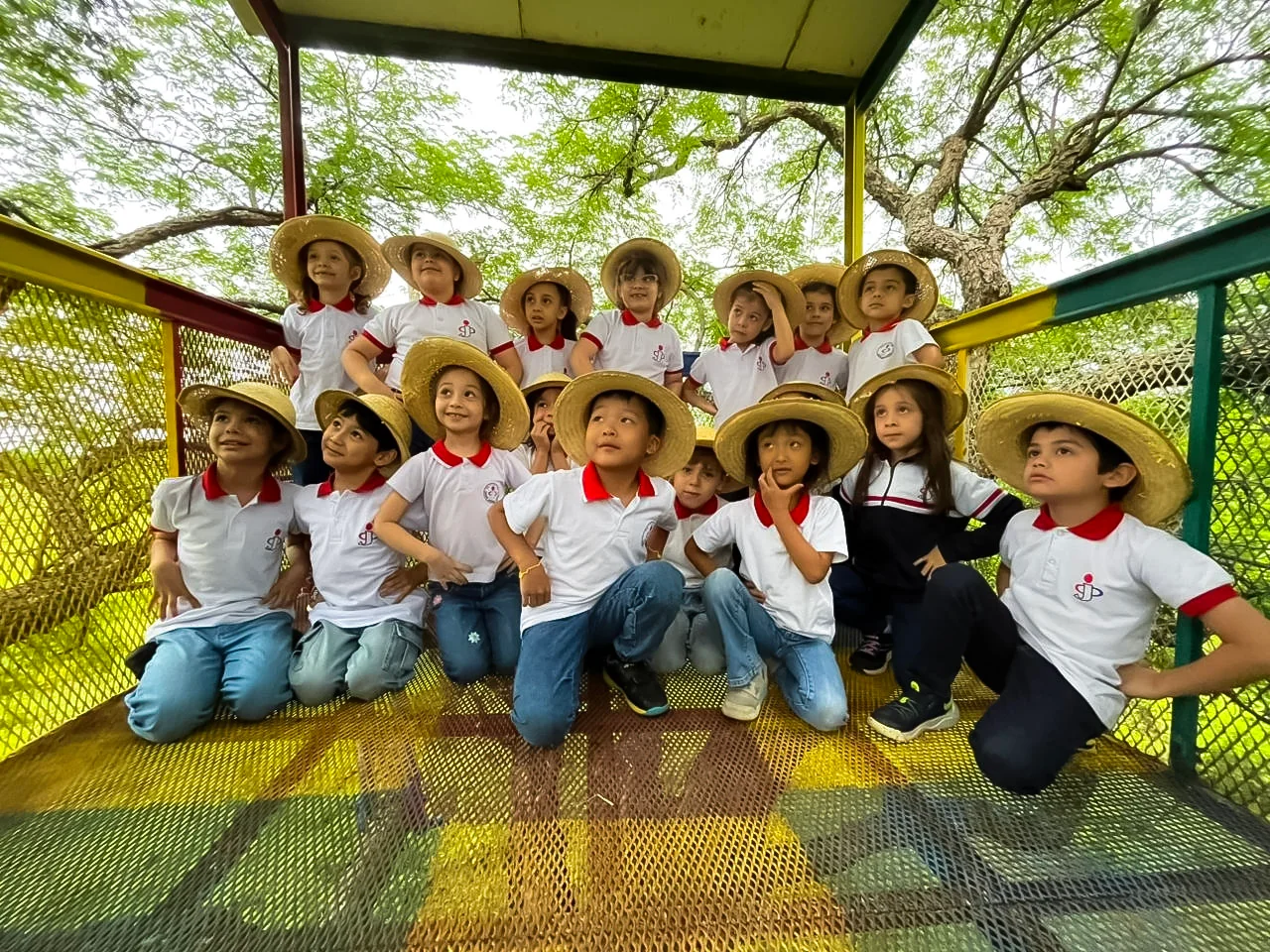 Experiencias y aprendizajes marcaron el paseo a la granja de los alumnos del Primer Grado.